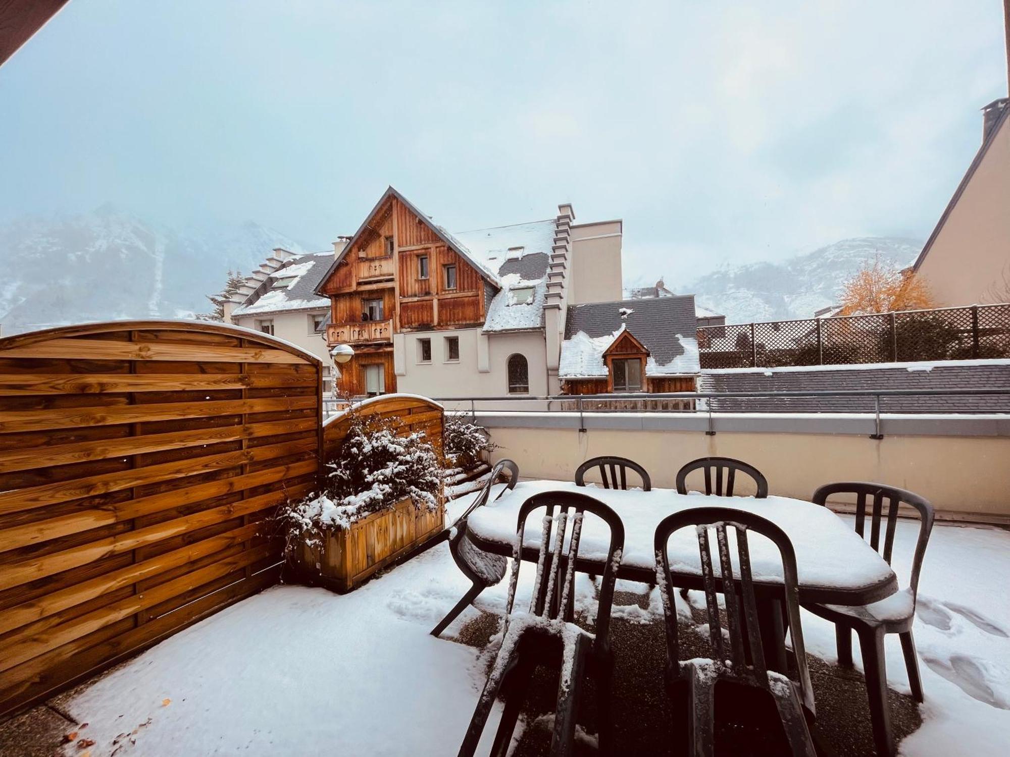 Appartement avec Piscine Intérieure Centre Village Saint Lary Exterior foto